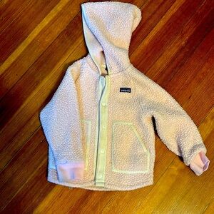 Girls patagonia button down coat, 100% polyester